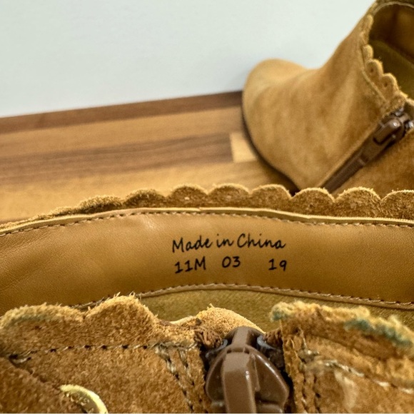 JACK ROGERS Charlotte Scalloped Suede Ankle Booties Boots Oak Sz 11 - Picture 3 of 6